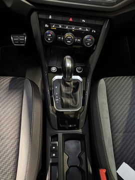 Volkswagen T-Roc 1.5 TSI R-line Pano Virtual Trekhaak Beats