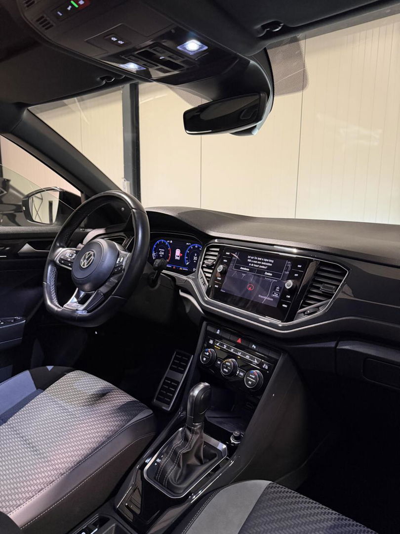 Volkswagen T-Roc 1.5 TSI R-line Pano Virtual Trekhaak Beats
