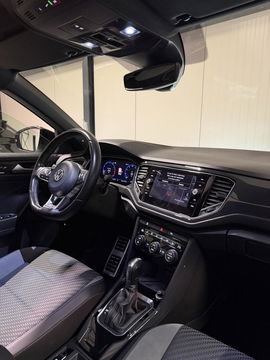 Volkswagen T-Roc 1.5 TSI R-line Pano Virtual Trekhaak Beats