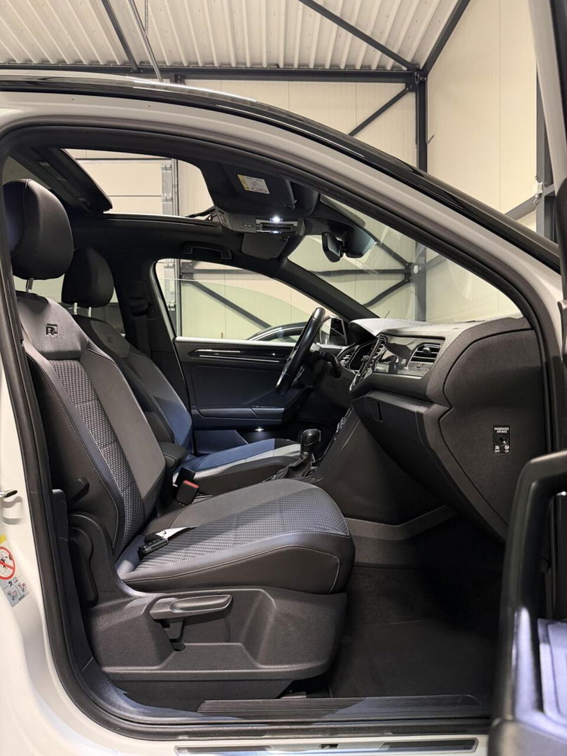 Volkswagen T-Roc 1.5 TSI R-line Pano Virtual Trekhaak Beats
