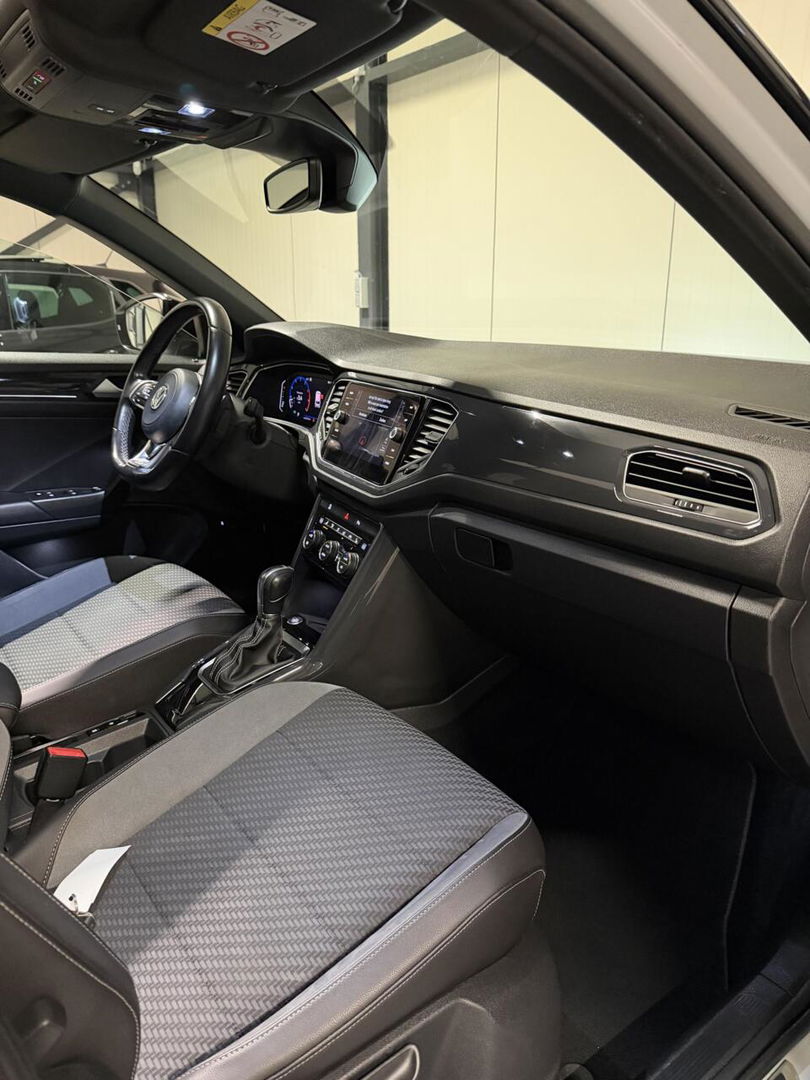 Volkswagen T-Roc 1.5 TSI R-line Pano Virtual Trekhaak Beats