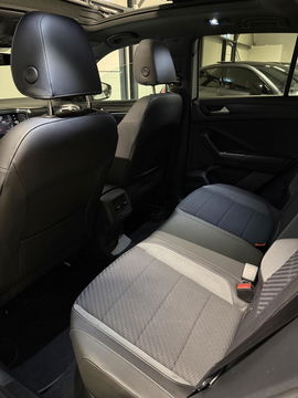 Volkswagen T-Roc 1.5 TSI R-line Pano Virtual Trekhaak Beats