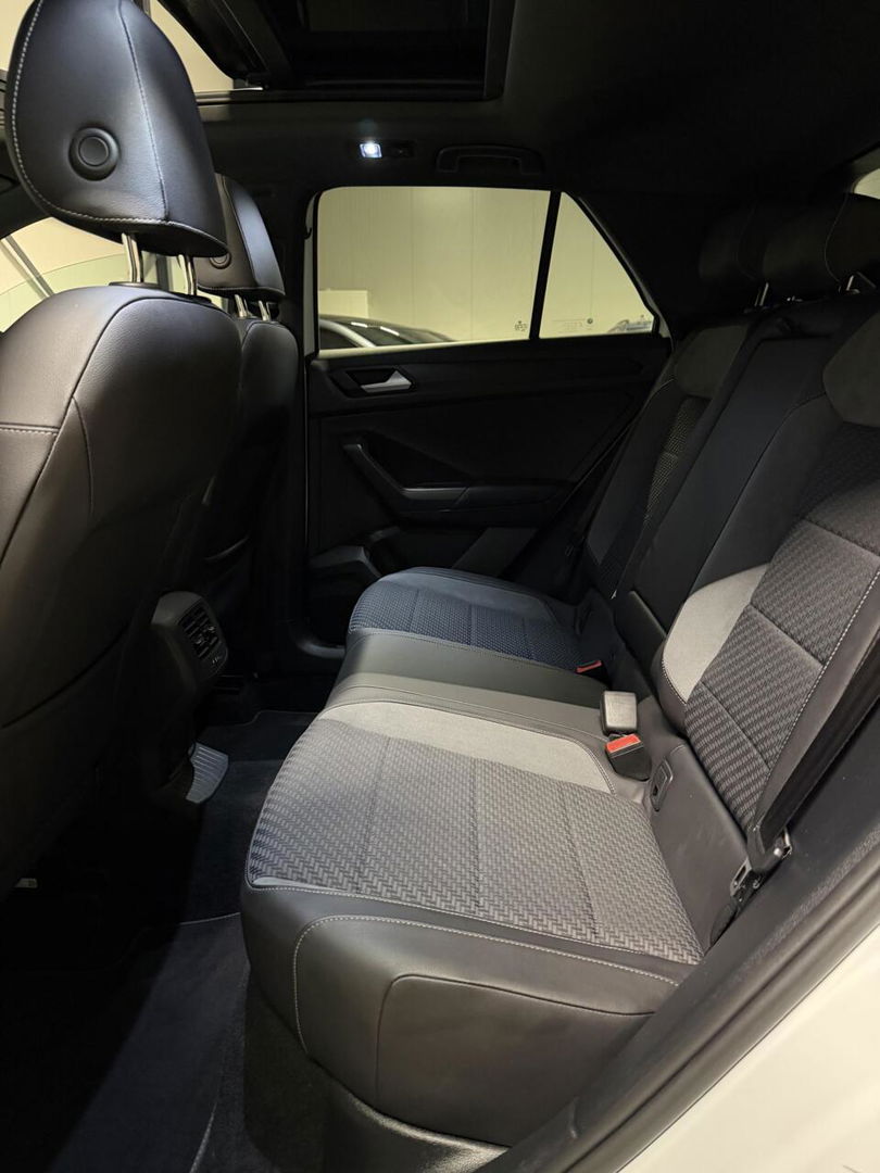 Volkswagen T-Roc 1.5 TSI R-line Pano Virtual Trekhaak Beats
