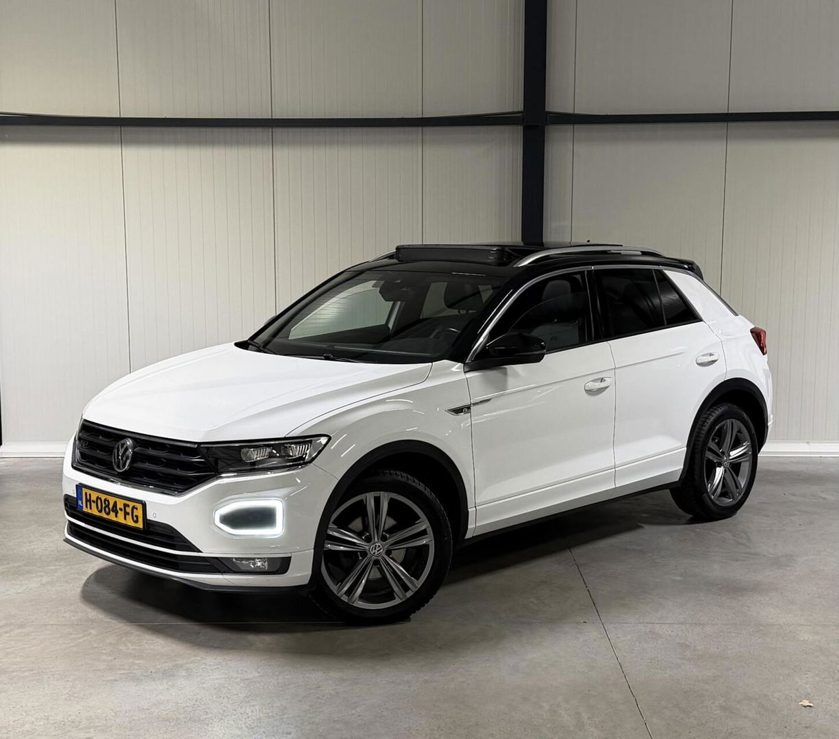 Volkswagen T-Roc 1.5 TSI R-line Pano Virtual Trekhaak Beats