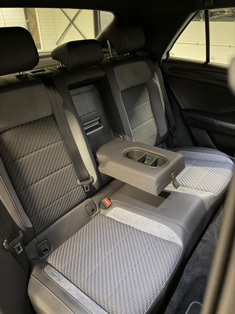 Volkswagen T-Roc 1.5 TSI R-line Pano Virtual Trekhaak Beats