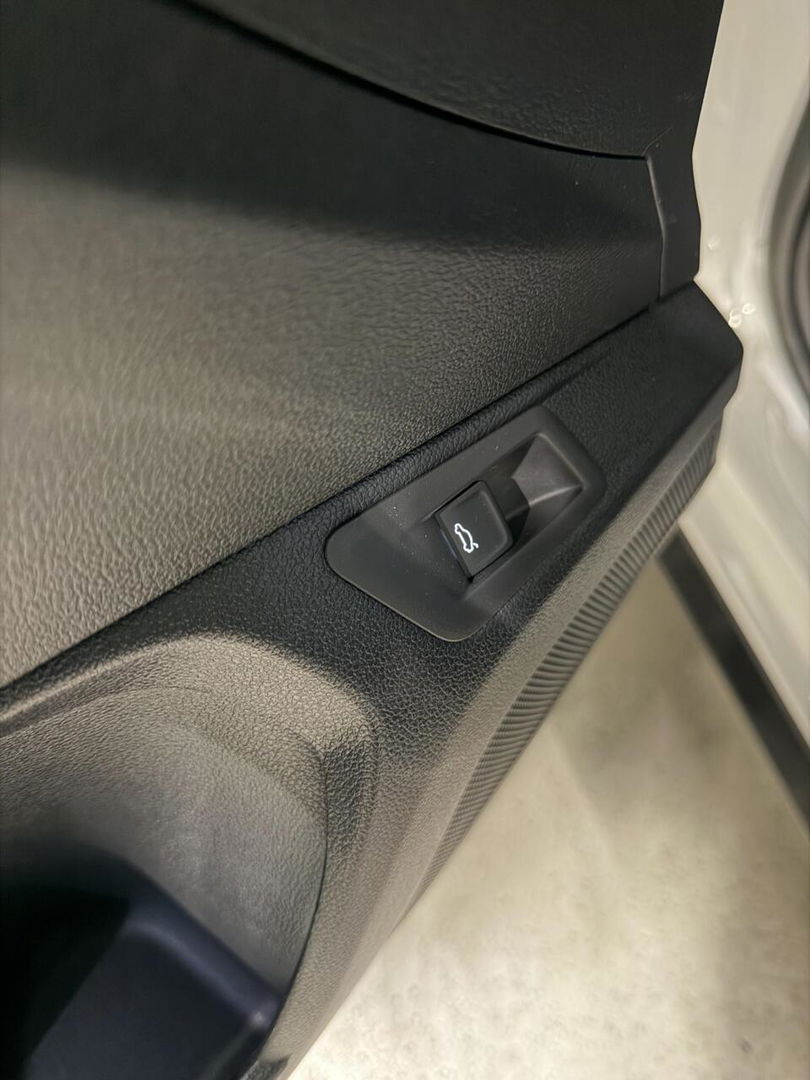 Volkswagen T-Roc 1.5 TSI R-line Pano Virtual Trekhaak Beats