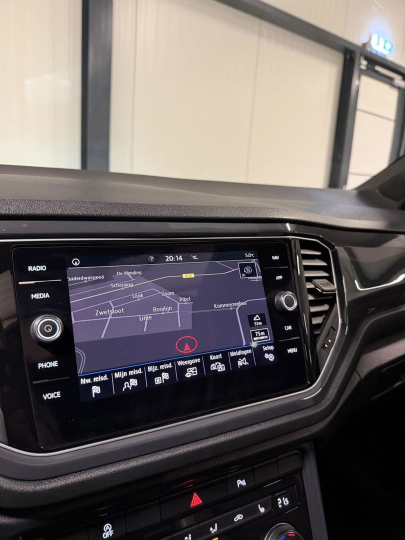 Volkswagen T-Roc 1.5 TSI R-line Pano Virtual Trekhaak Beats