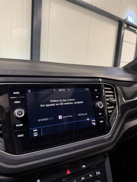 Volkswagen T-Roc 1.5 TSI R-line Pano Virtual Trekhaak Beats