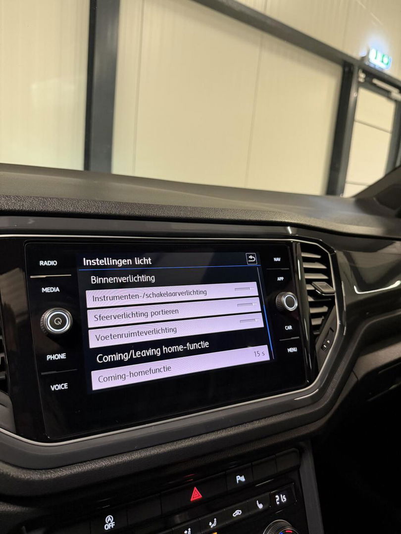 Volkswagen T-Roc 1.5 TSI R-line Pano Virtual Trekhaak Beats