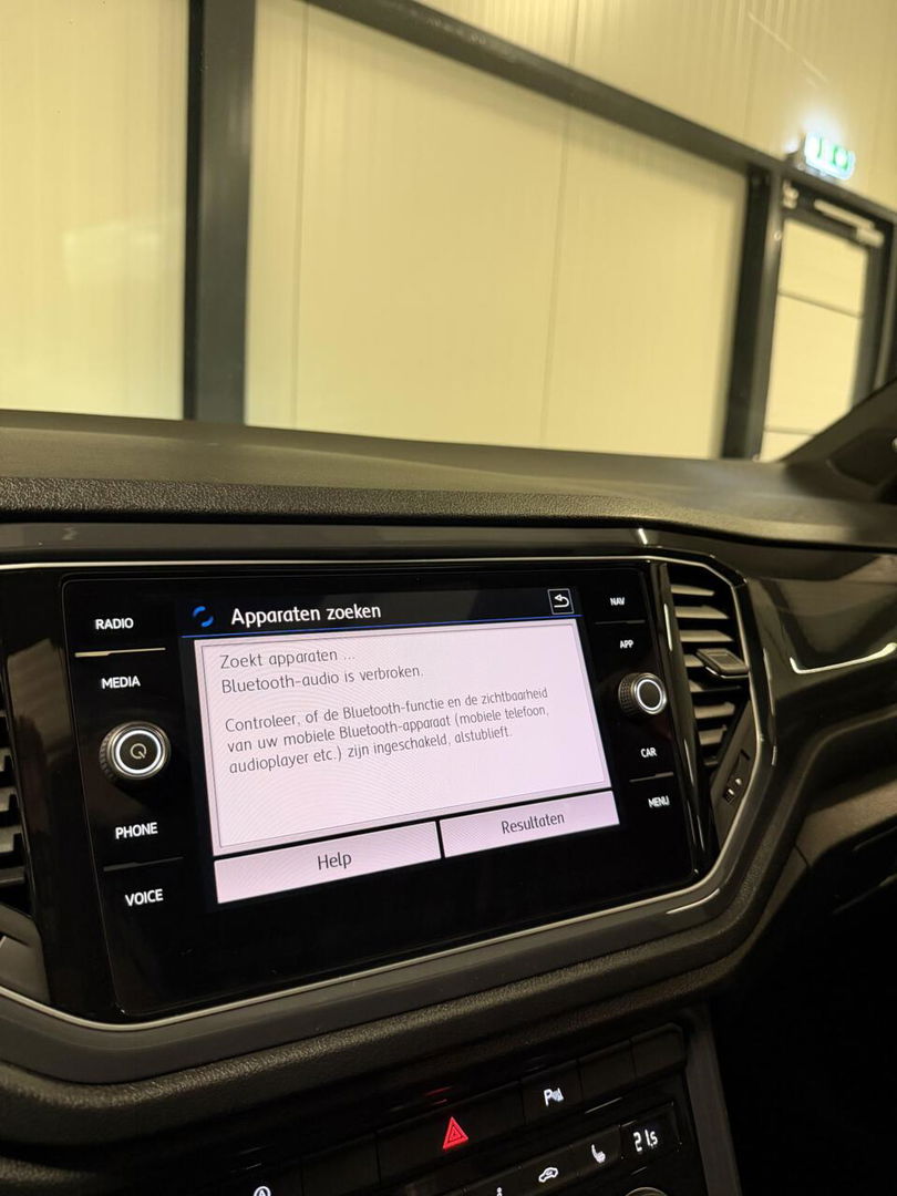 Volkswagen T-Roc 1.5 TSI R-line Pano Virtual Trekhaak Beats