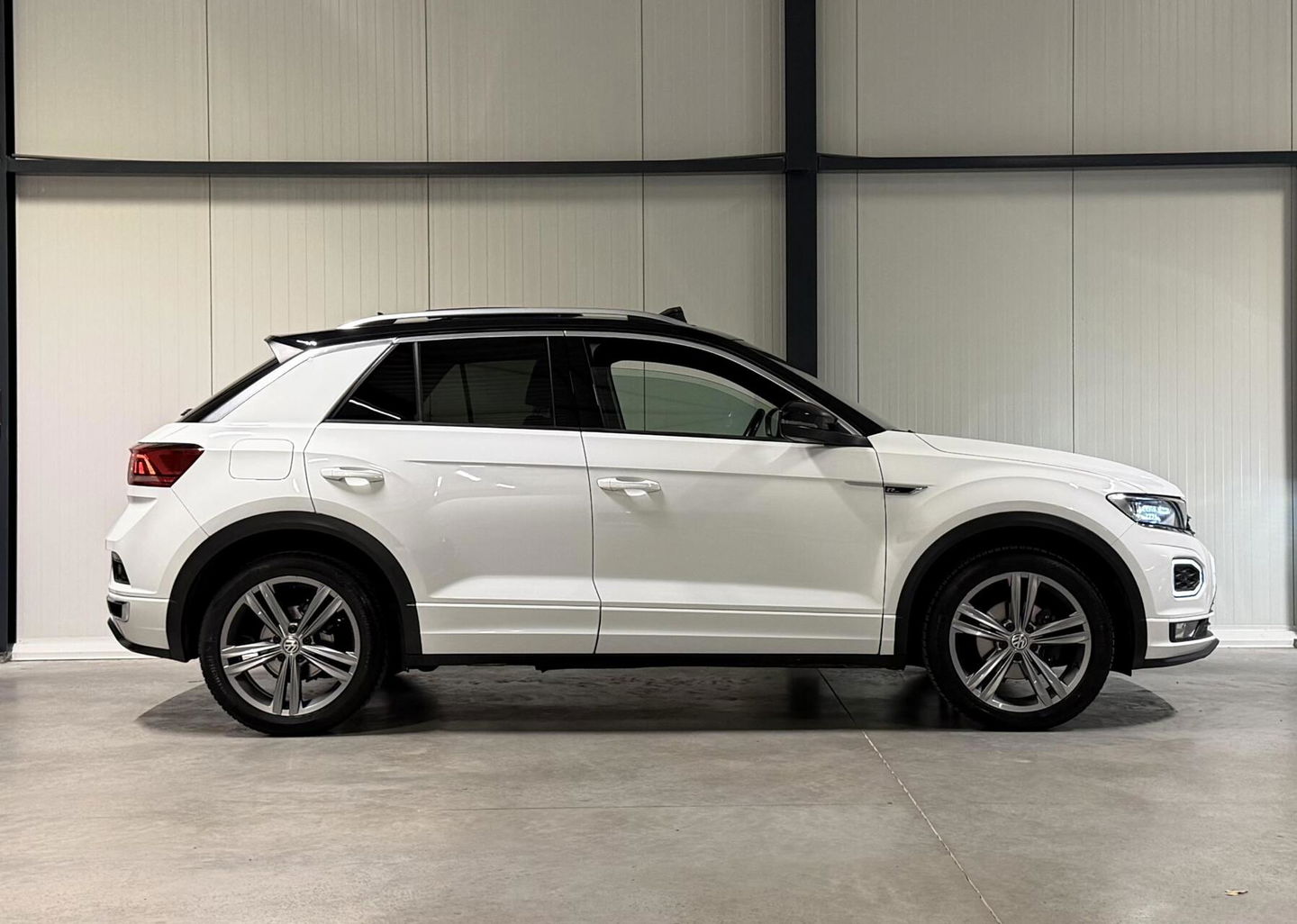 Volkswagen T-Roc 1.5 TSI R-line Pano Virtual Trekhaak Beats