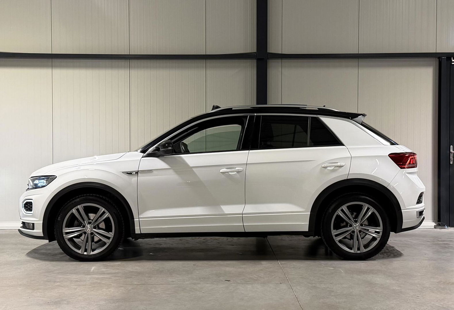 Volkswagen T-Roc 1.5 TSI R-line Pano Virtual Trekhaak Beats