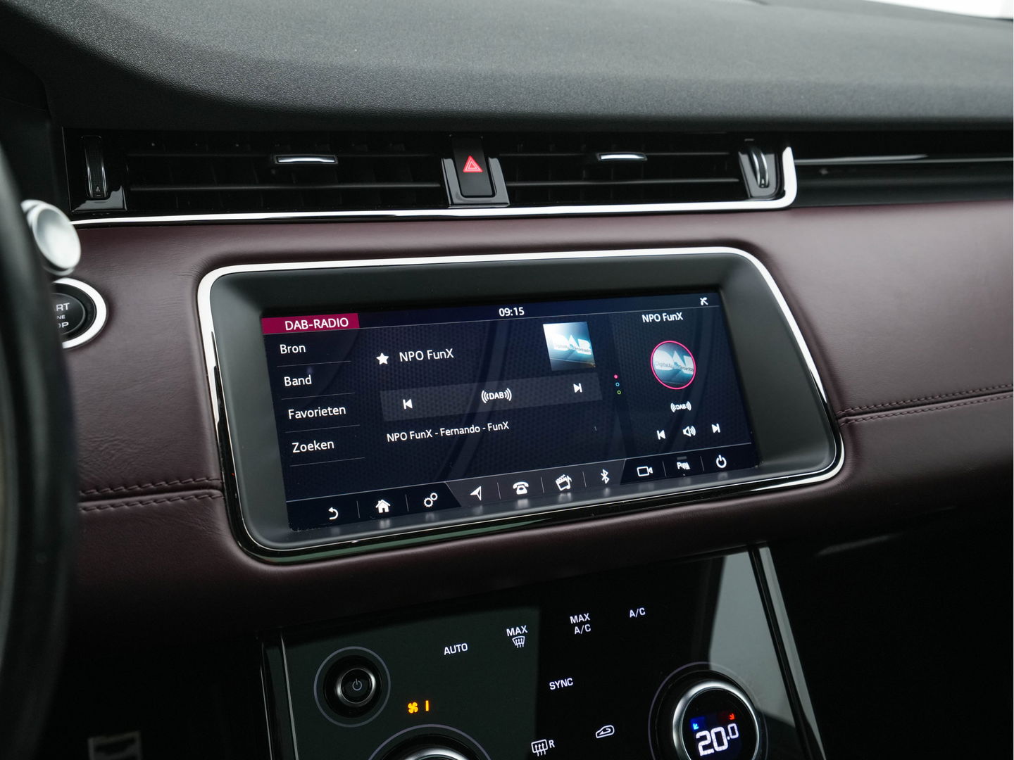 Land Rover Range Rover Evoque 2.0 D150 R-Dynamic *PANO | LEATHER | FULL-LED | NAVI-FULLMAP | CAMERA | KEYLESS | ECC | TOPVIEW | CARPLAY | HEATED-COMFORTSEATS | PDC | CRUISE | PRIVACY-GLASS | 20''ALU*