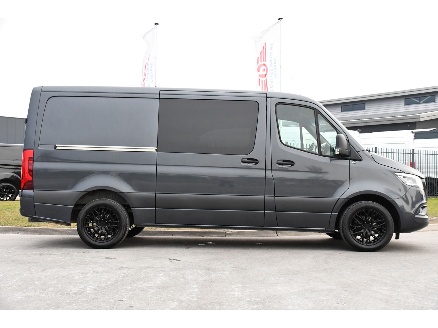 Mercedes-Benz Sprinter 317 1.9 CDI L2H1 DC RWD PB Edition Cruise, Camera, Carplay, 2 x Schuifdeur, 10,5'' Mbux, 3500kg Trekhaak, Sensoren, LED, Uniek!