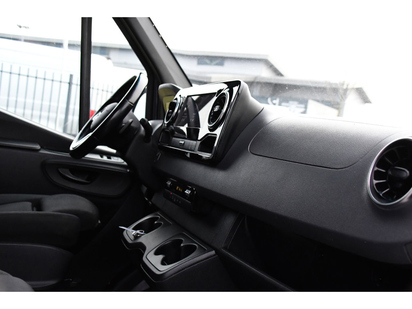 Mercedes-Benz Sprinter 317 1.9 CDI L2H1 DC RWD PB Edition Cruise, Camera, Carplay, 2 x Schuifdeur, 10,5'' Mbux, 3500kg Trekhaak, Sensoren, LED, Uniek!