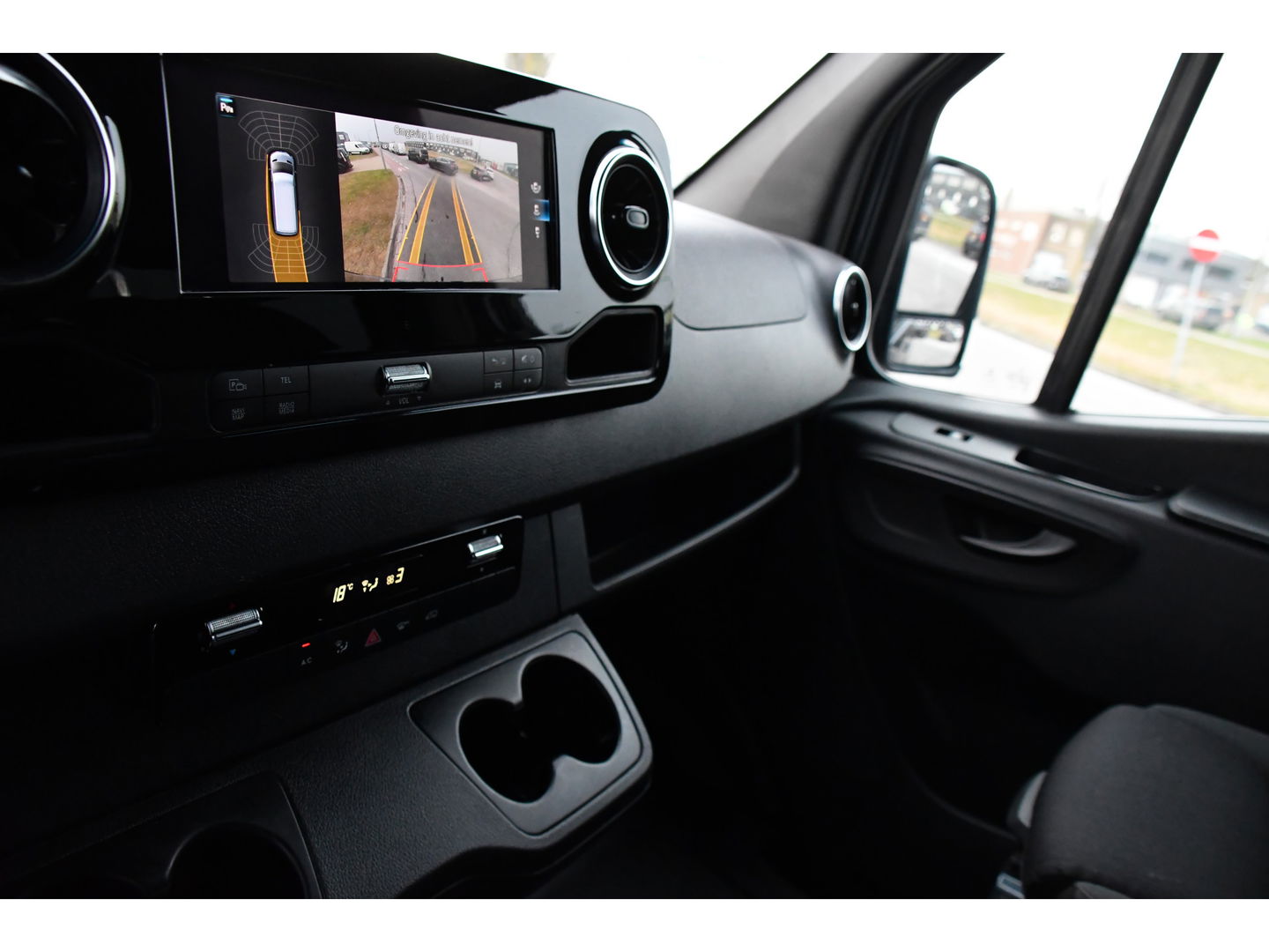 Mercedes-Benz Sprinter 317 1.9 CDI L2H1 DC RWD PB Edition Cruise, Camera, Carplay, 2 x Schuifdeur, 10,5'' Mbux, 3500kg Trekhaak, Sensoren, LED, Uniek!