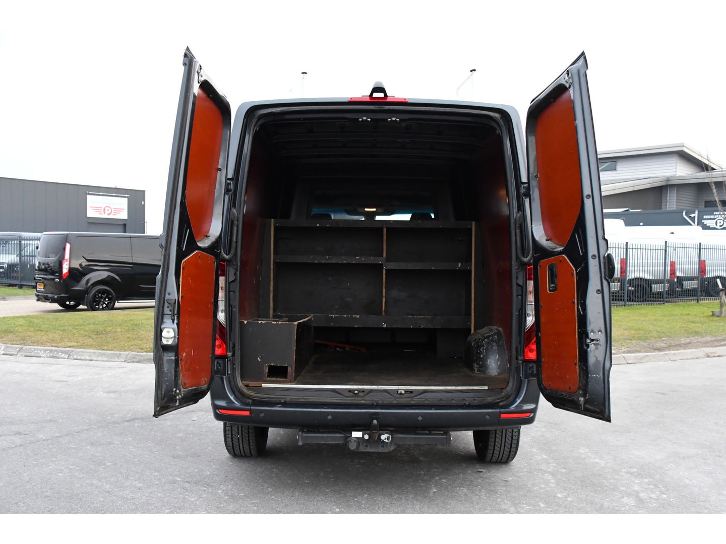 Mercedes-Benz Sprinter 317 1.9 CDI L2H1 DC RWD PB Edition Cruise, Camera, Carplay, 2 x Schuifdeur, 10,5'' Mbux, 3500kg Trekhaak, Sensoren, LED, Uniek!