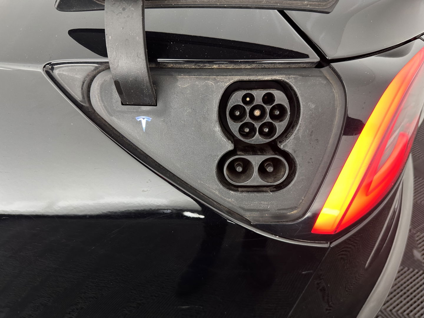 Tesla Model 3 Standard RWD Plus 60 kWh [ 3-Fase ] {SOH-80%} (INCL-BTW) Aut. *PANO | AUTOPILOT | LEATHER | KEYLESS | FULL-LED | MEMORY-PACK | TOPVIEW | DAB | CARPLAY | DIGI-COCKPIT | LANE-ASSIST | COMFORTSEATS | TOWBAR | 18"ALU*