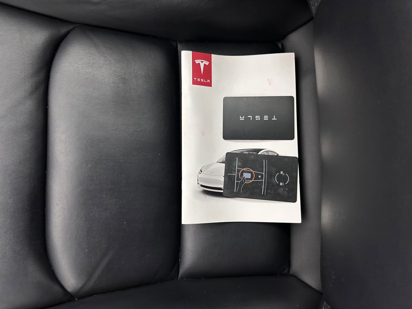 Tesla Model 3 Standard RWD Plus 60 kWh [ 3-Fase ] {SOH-80%} (INCL-BTW) Aut. *PANO | AUTOPILOT | LEATHER | KEYLESS | FULL-LED | MEMORY-PACK | TOPVIEW | DAB | CARPLAY | DIGI-COCKPIT | LANE-ASSIST | COMFORTSEATS | TOWBAR | 18"ALU*