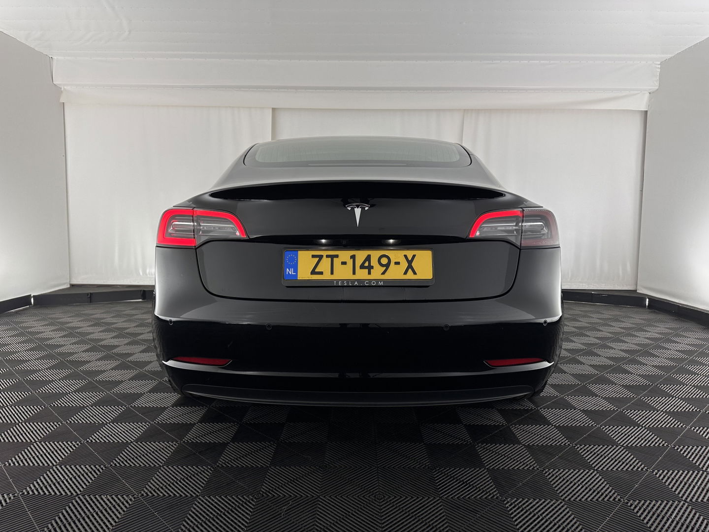 Tesla Model 3 Standard RWD Plus 60 kWh [ 3-Fase ] {SOH-80%} (INCL-BTW) Aut. *PANO | AUTOPILOT | LEATHER | KEYLESS | FULL-LED | MEMORY-PACK | TOPVIEW | DAB | CARPLAY | DIGI-COCKPIT | LANE-ASSIST | COMFORTSEATS | TOWBAR | 18"ALU*