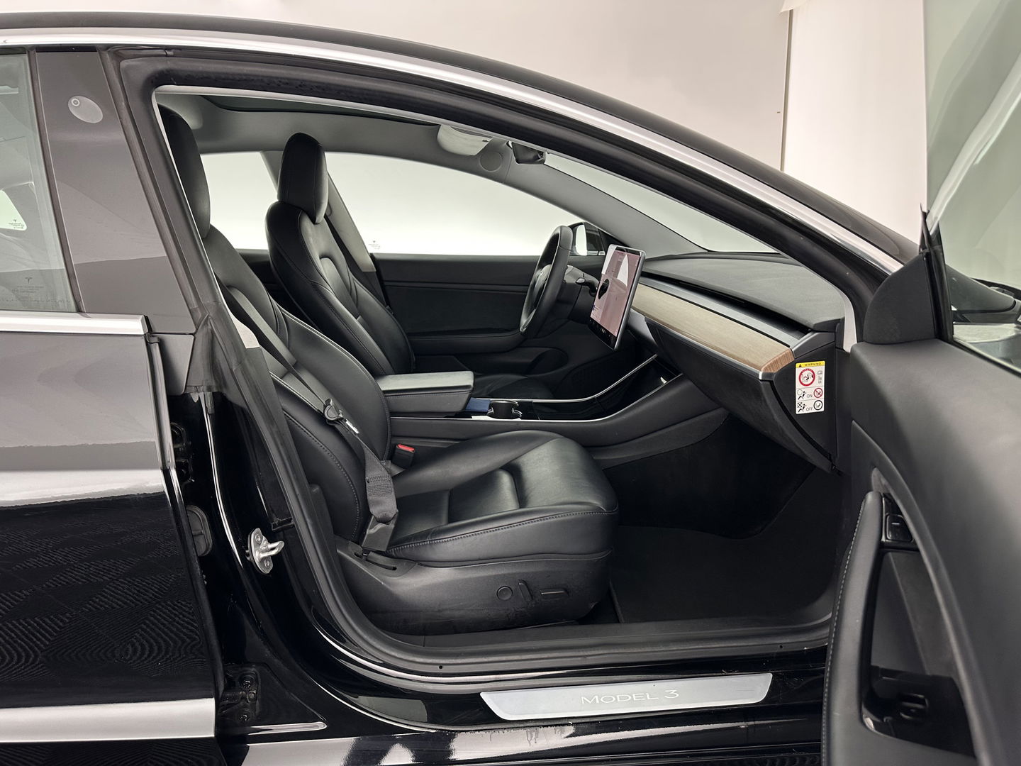 Tesla Model 3 Standard RWD Plus 60 kWh [ 3-Fase ] {SOH-80%} (INCL-BTW) Aut. *PANO | AUTOPILOT | LEATHER | KEYLESS | FULL-LED | MEMORY-PACK | TOPVIEW | DAB | CARPLAY | DIGI-COCKPIT | LANE-ASSIST | COMFORTSEATS | TOWBAR | 18"ALU*