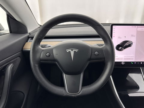Tesla Model 3 Standard RWD Plus 60 kWh [ 3-Fase ] {SOH-80%} (INCL-BTW) Aut. *PANO | AUTOPILOT | LEATHER | KEYLESS | FULL-LED | MEMORY-PACK | TOPVIEW | DAB | CARPLAY | DIGI-COCKPIT | LANE-ASSIST | COMFORTSEATS | TOWBAR | 18"ALU*