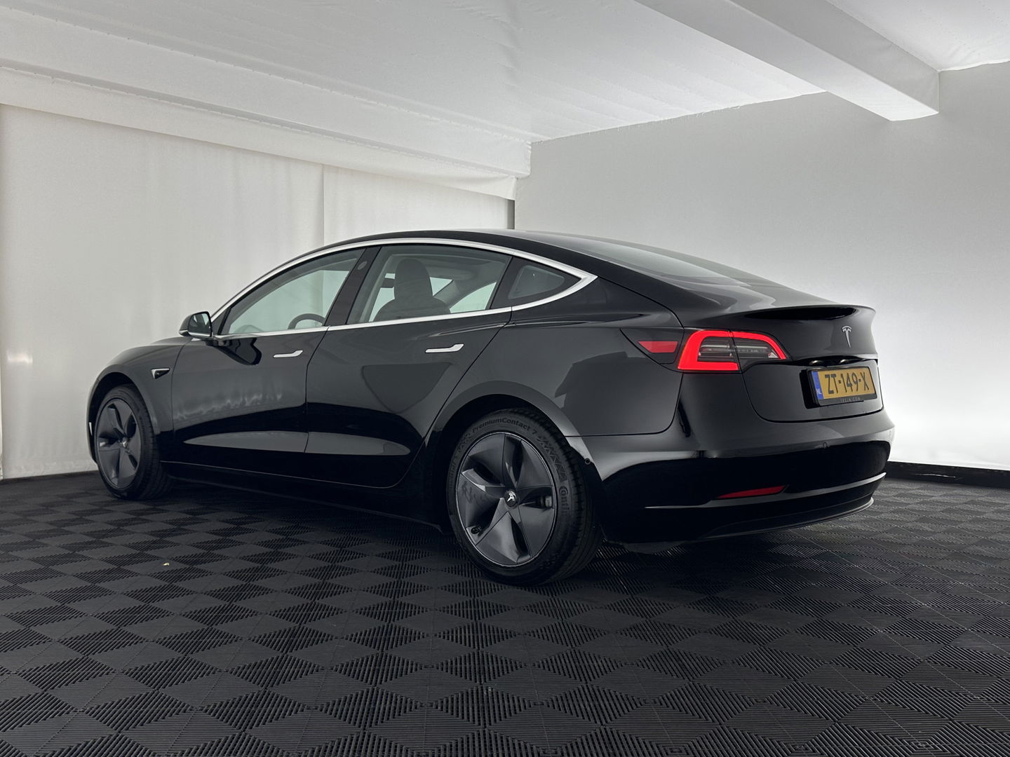 Tesla Model 3 Standard RWD Plus 60 kWh [ 3-Fase ] {SOH-80%} (INCL-BTW) Aut. *PANO | AUTOPILOT | LEATHER | KEYLESS | FULL-LED | MEMORY-PACK | TOPVIEW | DAB | CARPLAY | DIGI-COCKPIT | LANE-ASSIST | COMFORTSEATS | TOWBAR | 18"ALU*
