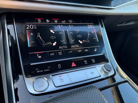 Audi Q8 55 TFSI quattro S Line 340 PK Pano Leder Camera Trekhaak