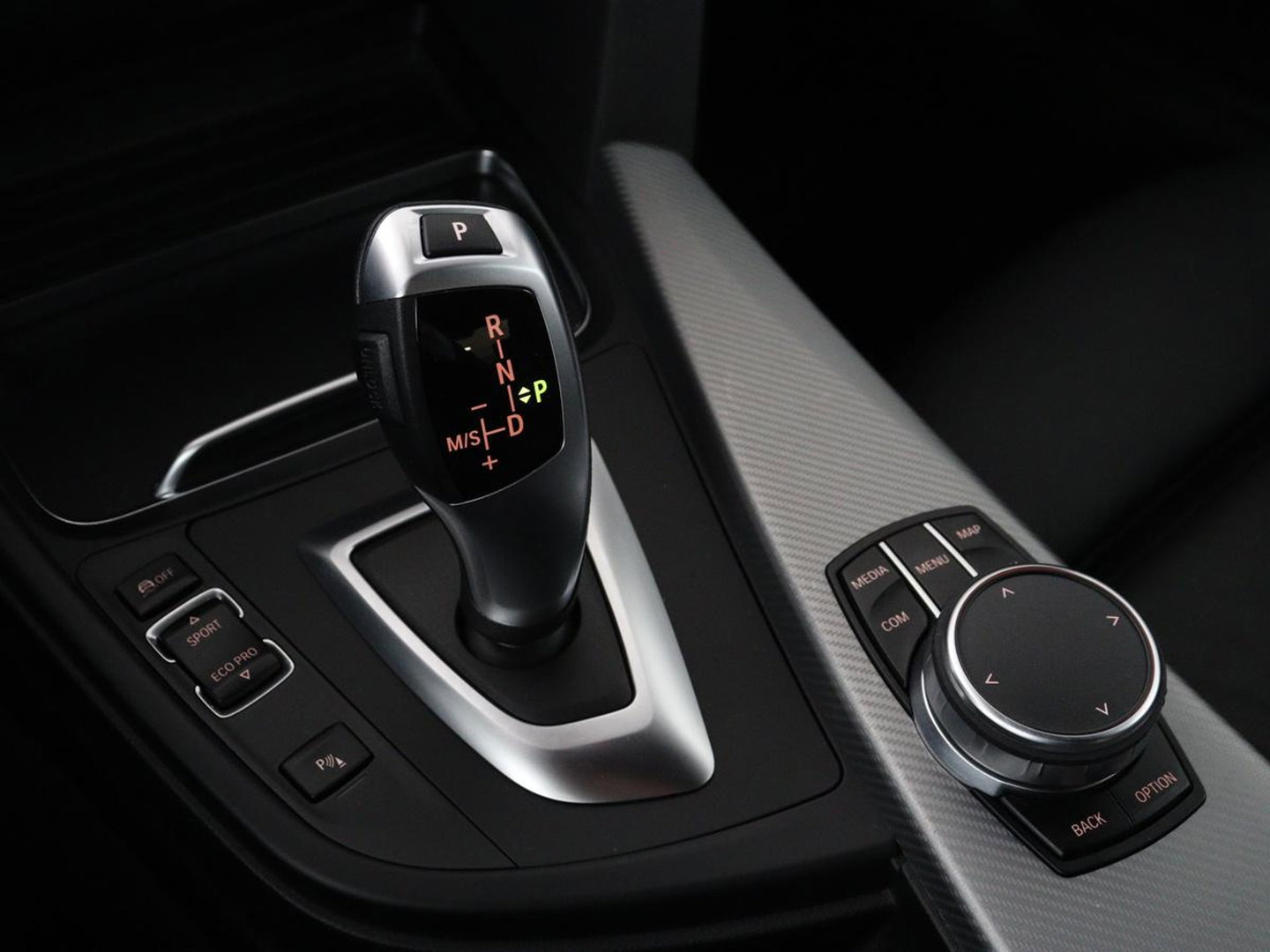 BMW 4 Serie Coupé 418i M Sport | Schuifdak | Leder | Stoelverwarming | 20'' | Sportstoelen | Full LED | Navigatie | Parkeerhulp | Climate control | Cruise control | 74.200km NAP