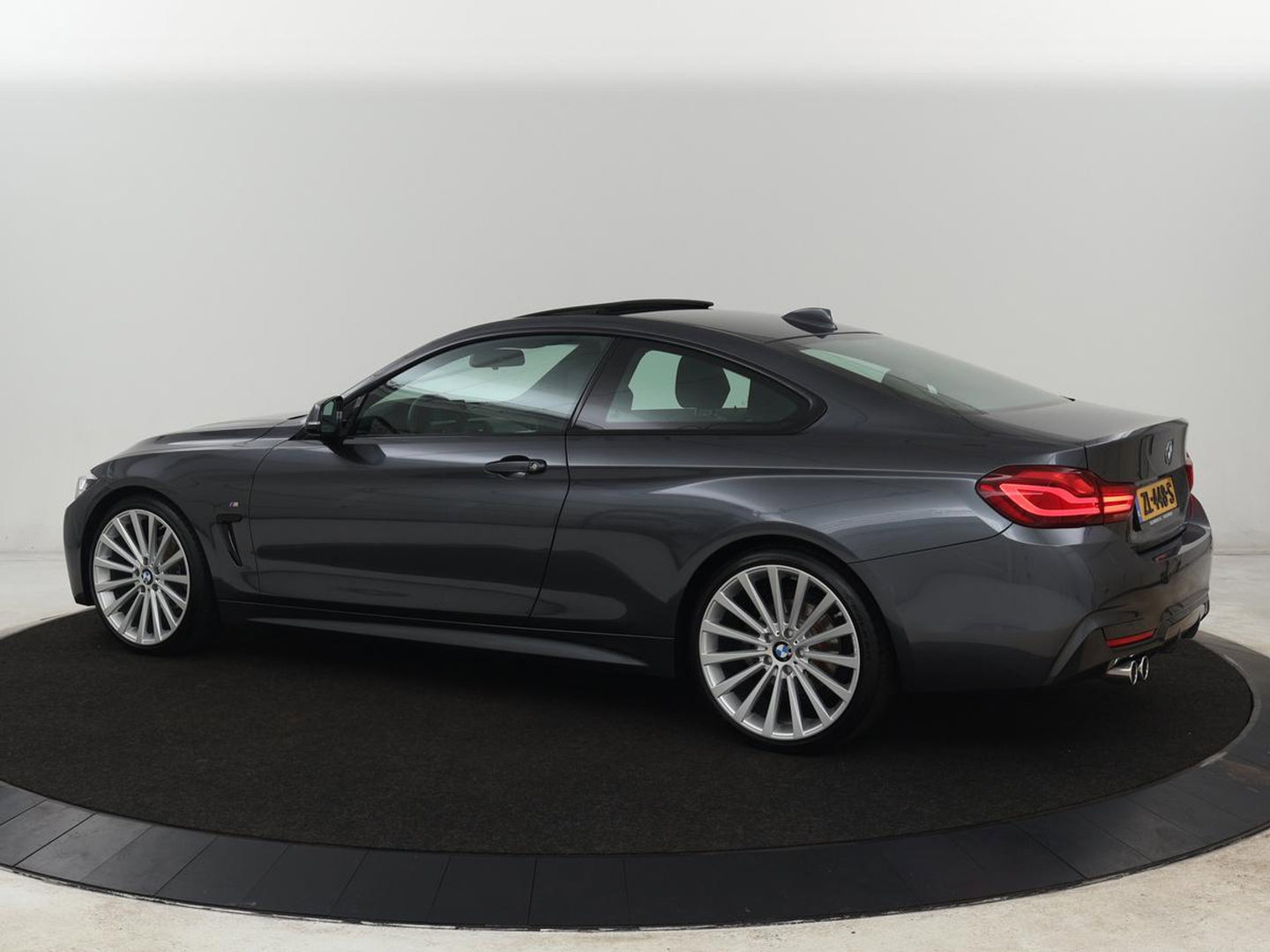 BMW 4 Serie Coupé 418i M Sport | Schuifdak | Leder | Stoelverwarming | 20'' | Sportstoelen | Full LED | Navigatie | Parkeerhulp | Climate control | Cruise control | 74.200km NAP