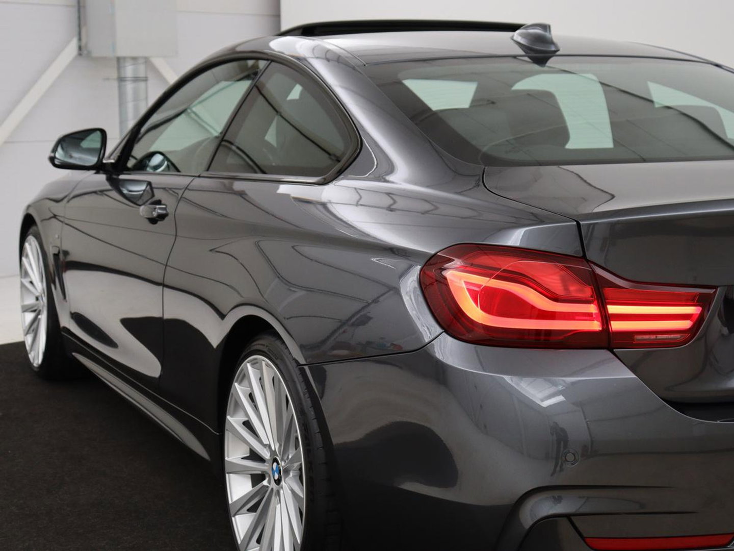 BMW 4 Serie Coupé 418i M Sport | Schuifdak | Leder | Stoelverwarming | 20'' | Sportstoelen | Full LED | Navigatie | Parkeerhulp | Climate control | Cruise control | 74.200km NAP