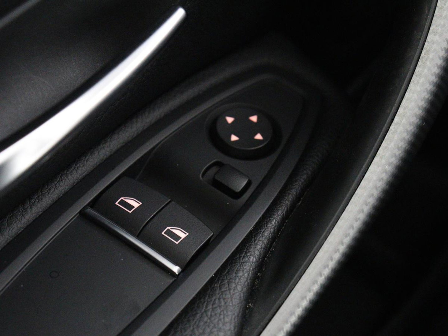 BMW 4 Serie Coupé 418i M Sport | Schuifdak | Leder | Stoelverwarming | 20'' | Sportstoelen | Full LED | Navigatie | Parkeerhulp | Climate control | Cruise control | 74.200km NAP