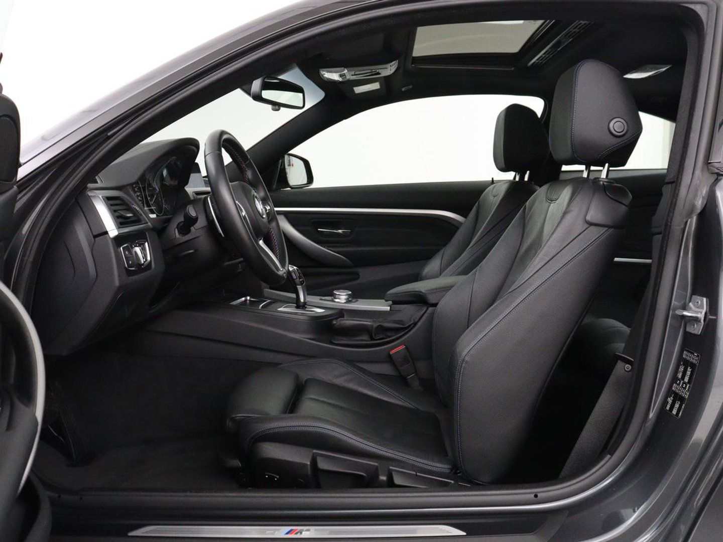 BMW 4 Serie Coupé 418i M Sport | Schuifdak | Leder | Stoelverwarming | 20'' | Sportstoelen | Full LED | Navigatie | Parkeerhulp | Climate control | Cruise control | 74.200km NAP