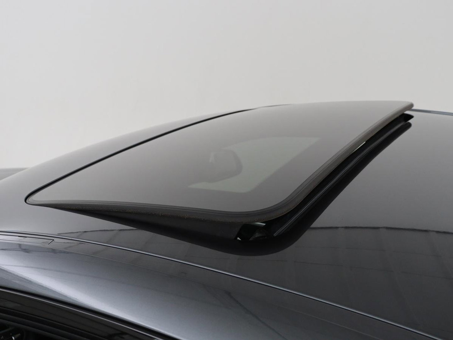 BMW 4 Serie Coupé 418i M Sport | Schuifdak | Leder | Stoelverwarming | 20'' | Sportstoelen | Full LED | Navigatie | Parkeerhulp | Climate control | Cruise control | 74.200km NAP