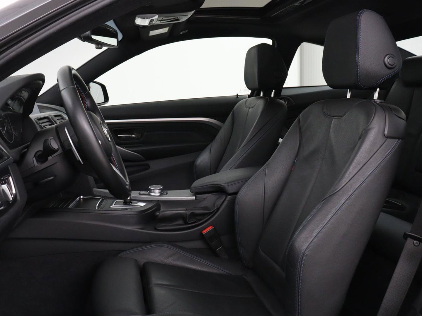 BMW 4 Serie Coupé 418i M Sport | Schuifdak | Leder | Stoelverwarming | 20'' | Sportstoelen | Full LED | Navigatie | Parkeerhulp | Climate control | Cruise control | 74.200km NAP