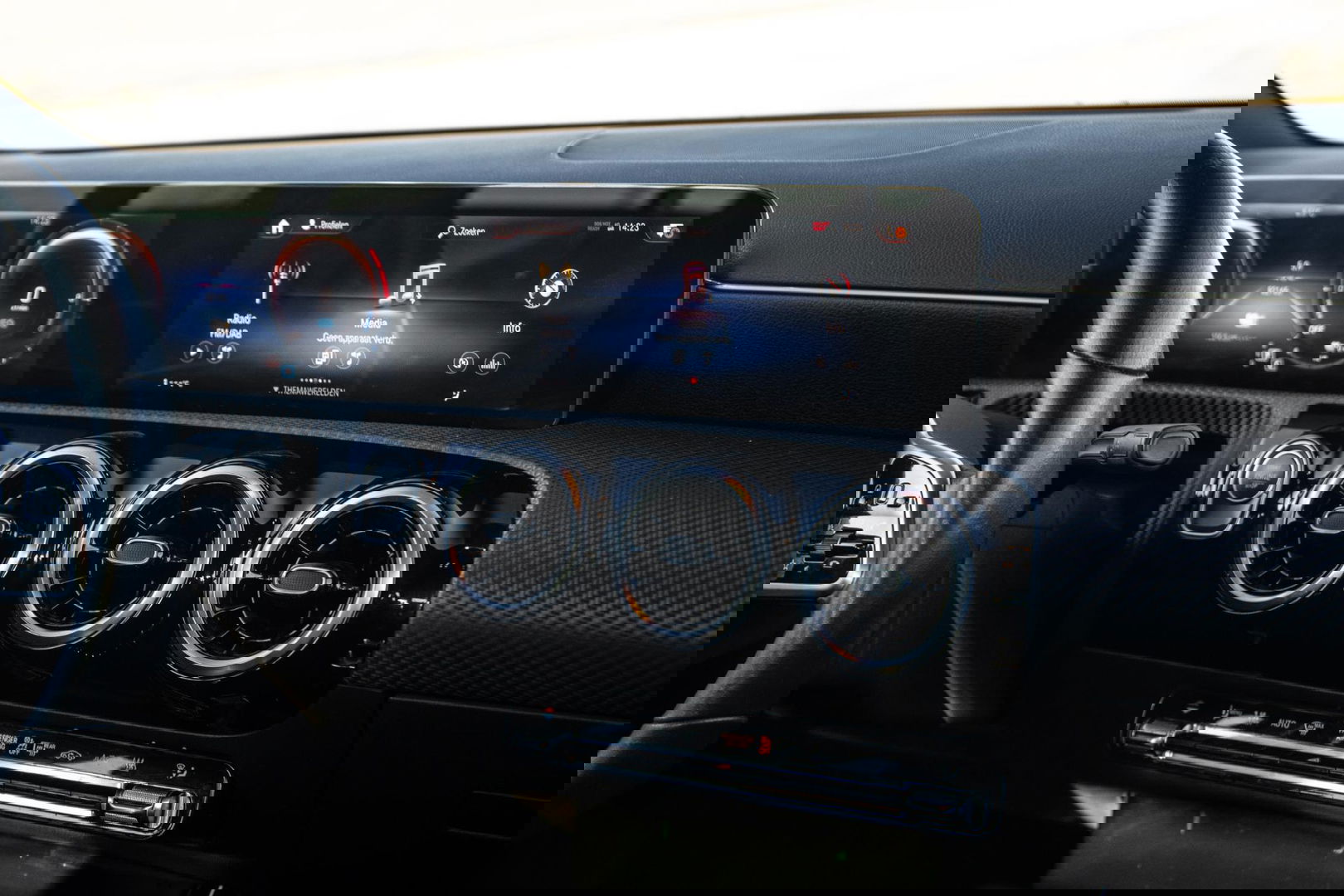 Mercedes-Benz A-Klasse 250 e Business Line PANORAMA DAK / WIDESCREEN / 360 CAMERA / CARPLAY