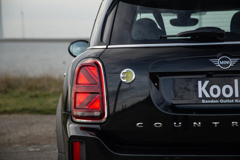 MINI Countryman Mini 1.5 Cooper S E ALL4 Essential CAMERA / NAVI / CARPLAY / AIRCO / ZWART / STOELVERWARMING