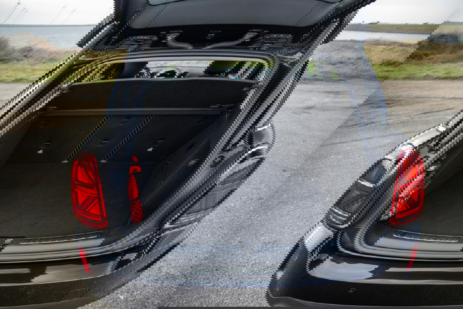 MINI Countryman Mini 1.5 Cooper S E ALL4 Essential CAMERA / NAVI / CARPLAY / AIRCO / ZWART / STOELVERWARMING