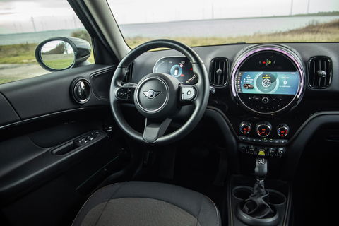 MINI Countryman Mini 1.5 Cooper S E ALL4 Essential CAMERA / NAVI / CARPLAY / AIRCO / ZWART / STOELVERWARMING