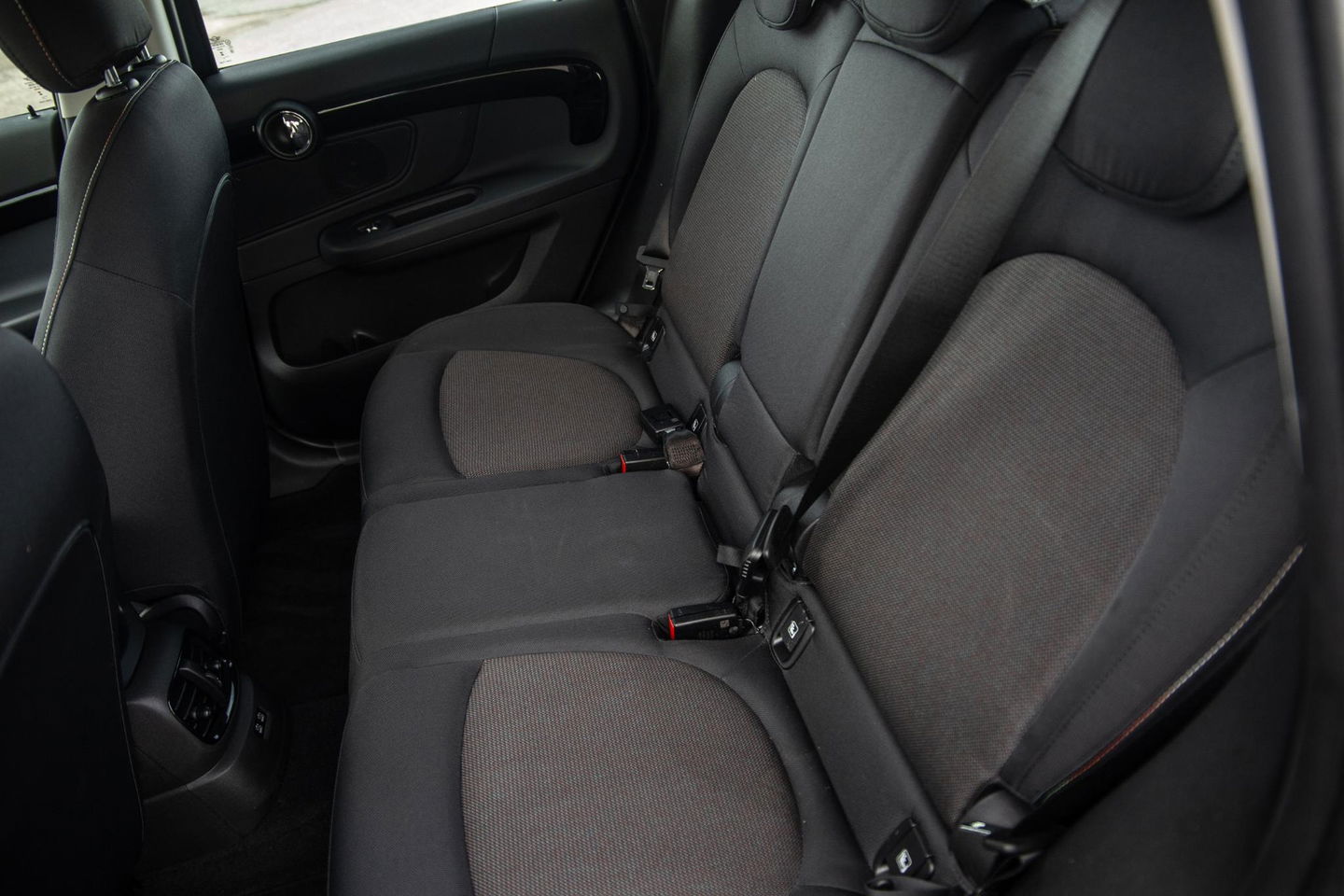 MINI Countryman Mini 1.5 Cooper S E ALL4 Essential CAMERA / NAVI / CARPLAY / AIRCO / ZWART / STOELVERWARMING