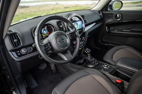 MINI Countryman Mini 1.5 Cooper S E ALL4 Essential CAMERA / NAVI / CARPLAY / AIRCO / ZWART / STOELVERWARMING