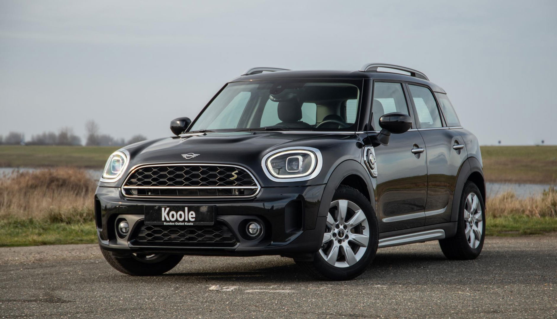 MINI Countryman Mini 1.5 Cooper S E ALL4 Essential CAMERA / NAVI / CARPLAY / AIRCO / ZWART / STOELVERWARMING