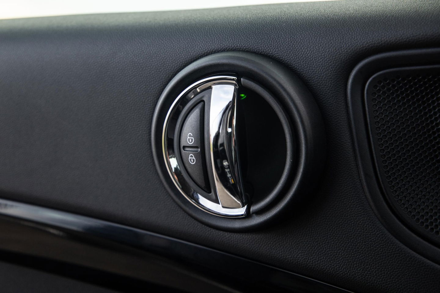 MINI Countryman Mini 1.5 Cooper S E ALL4 Essential CAMERA / NAVI / CARPLAY / AIRCO / ZWART / STOELVERWARMING