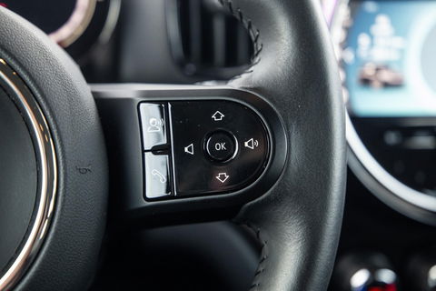 MINI Countryman Mini 1.5 Cooper S E ALL4 Essential CAMERA / NAVI / CARPLAY / AIRCO / ZWART / STOELVERWARMING