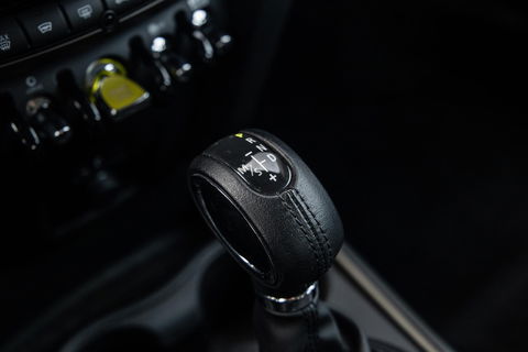 MINI Countryman Mini 1.5 Cooper S E ALL4 Essential CAMERA / NAVI / CARPLAY / AIRCO / ZWART / STOELVERWARMING