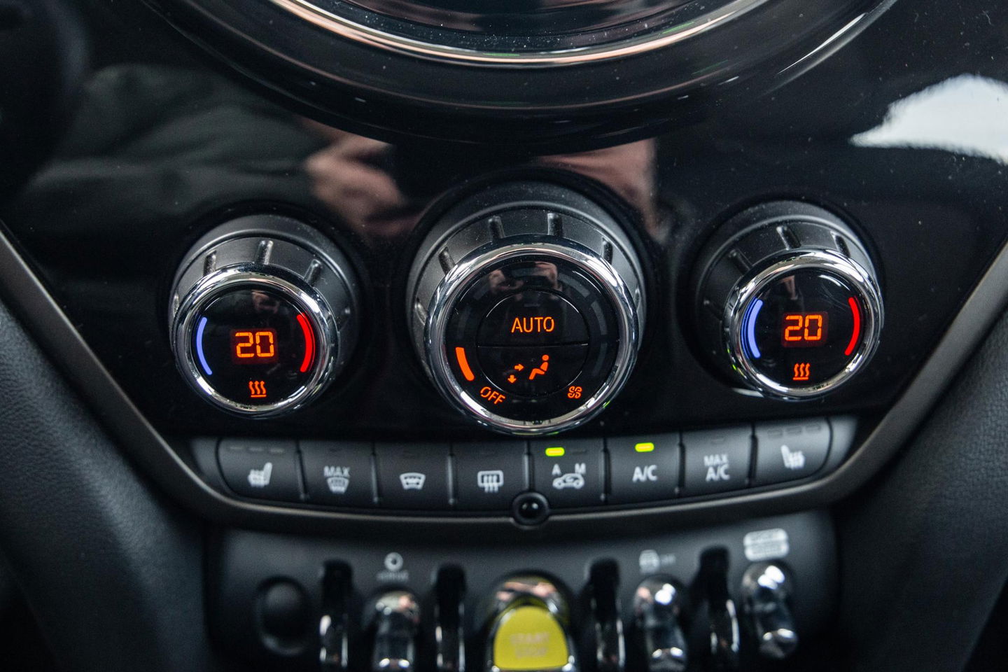 MINI Countryman Mini 1.5 Cooper S E ALL4 Essential CAMERA / NAVI / CARPLAY / AIRCO / ZWART / STOELVERWARMING