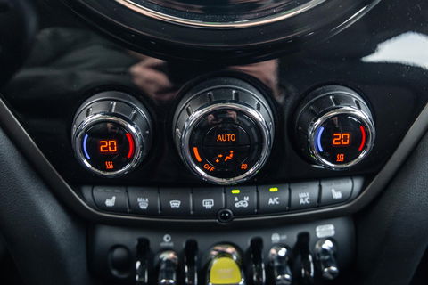 MINI Countryman Mini 1.5 Cooper S E ALL4 Essential CAMERA / NAVI / CARPLAY / AIRCO / ZWART / STOELVERWARMING