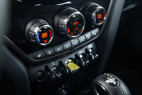 MINI Countryman Mini 1.5 Cooper S E ALL4 Essential CAMERA / NAVI / CARPLAY / AIRCO / ZWART / STOELVERWARMING
