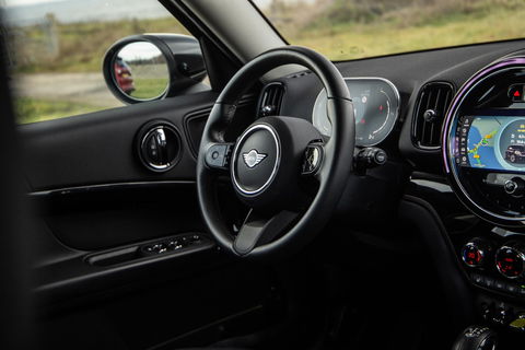 MINI Countryman Mini 1.5 Cooper S E ALL4 Essential CAMERA / NAVI / CARPLAY / AIRCO / ZWART / STOELVERWARMING