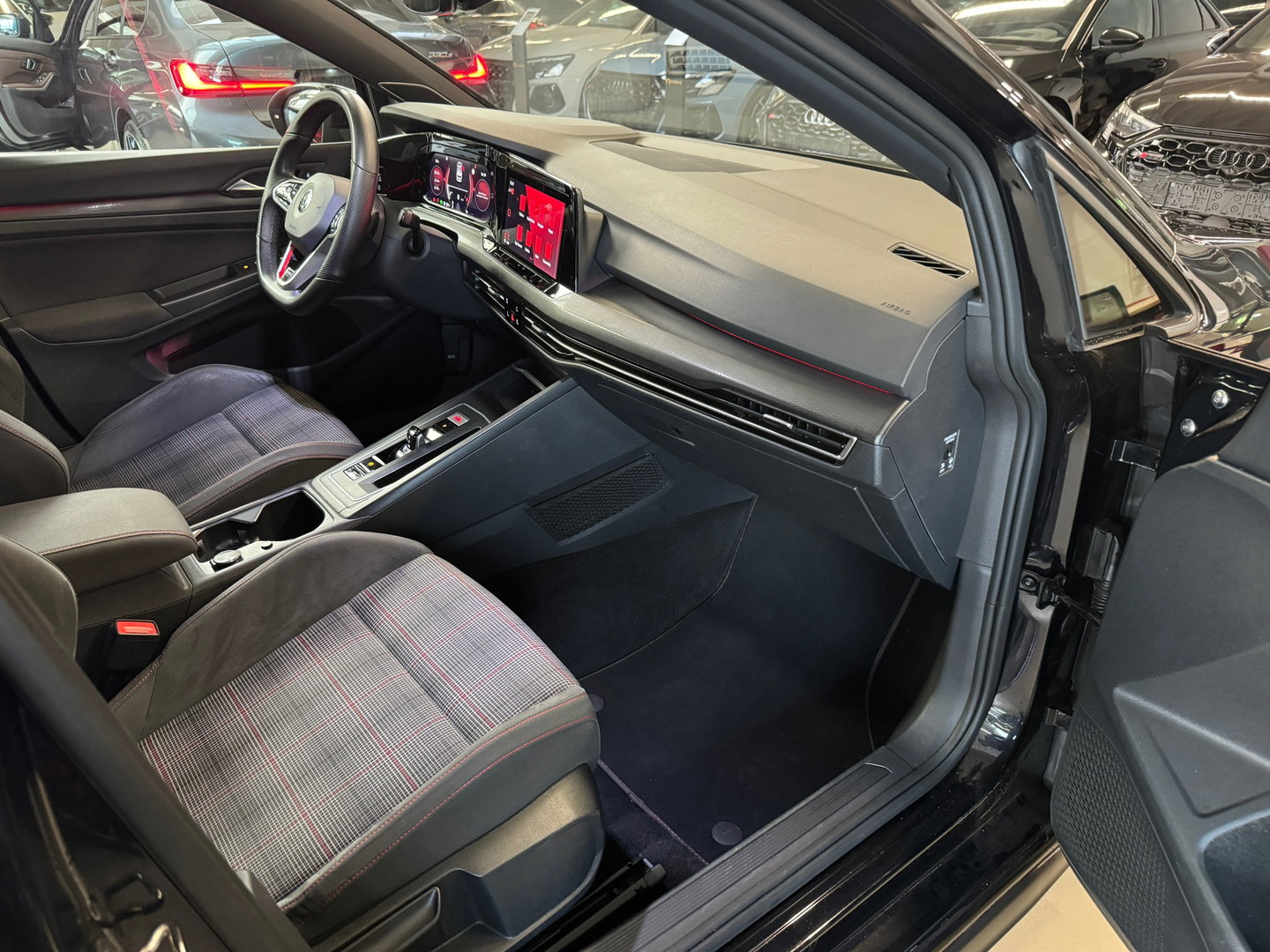 Volkswagen Golf 2.0 TSI GTI Pano|H/K|Keyless|IQ|Mistlampen